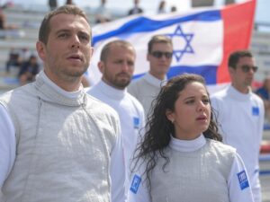 Esgrimistas suizos desatan controversia al protestar contra Israel en campeonato europeo