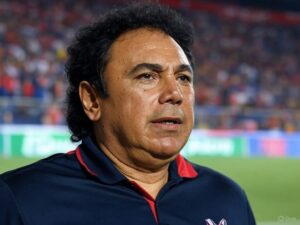 Hugo Sánchez arremete contra Efraín Juárez por su actitud como técnico de Pumas