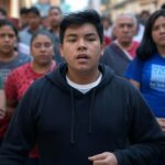 Vecinos de Tepito estallan en protesta por el cierre de la Escuela Nacional de Homeopatía