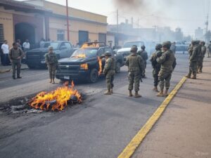 Caos en Michoacán: CJNG desata bloqueos y quema de vehículos tras operativo militar