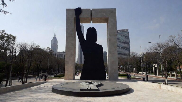 Glorieta de las Mujeres que Luchan: Símbolo de Resistencia