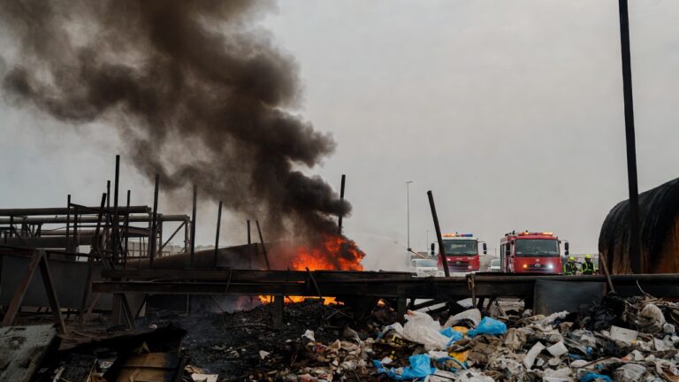Incendio en Irapuato: Alarma en Empresa de Plásticos