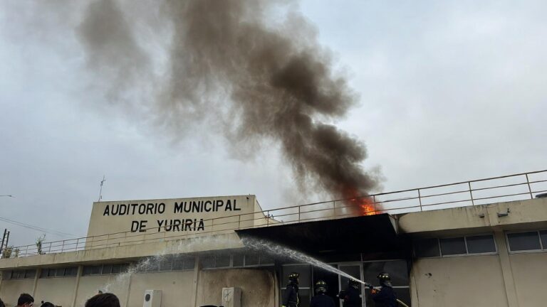 Incendio en Yuriria Amenaza Auditorio Municipal