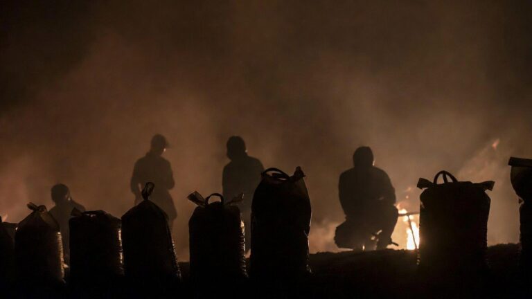 Sicarios del CJNG usan bolsas de gasolina para incendios